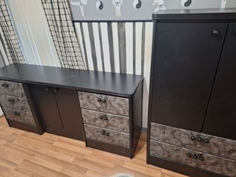 BEDROOM FURNITURE - 4 PIECES - IN GOOD CONDITION