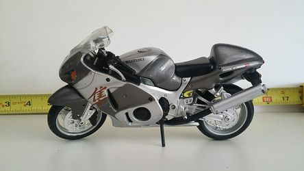 Suzuki GSX 1300R by Maisto (Collectible Toy Motorcycle)