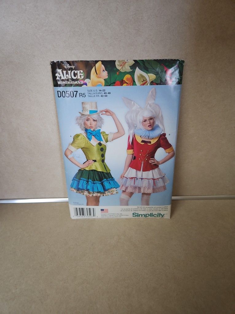 Alice in Wonderland # D0507 SIMPLICITY