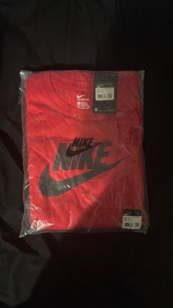 Red XL Nike Set (Shirt & Shorts)