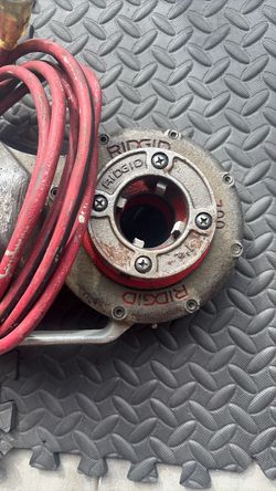 RIDGID 700 Roscadora Eléctrica de Tubos – Dados 1/2” y 3/4”