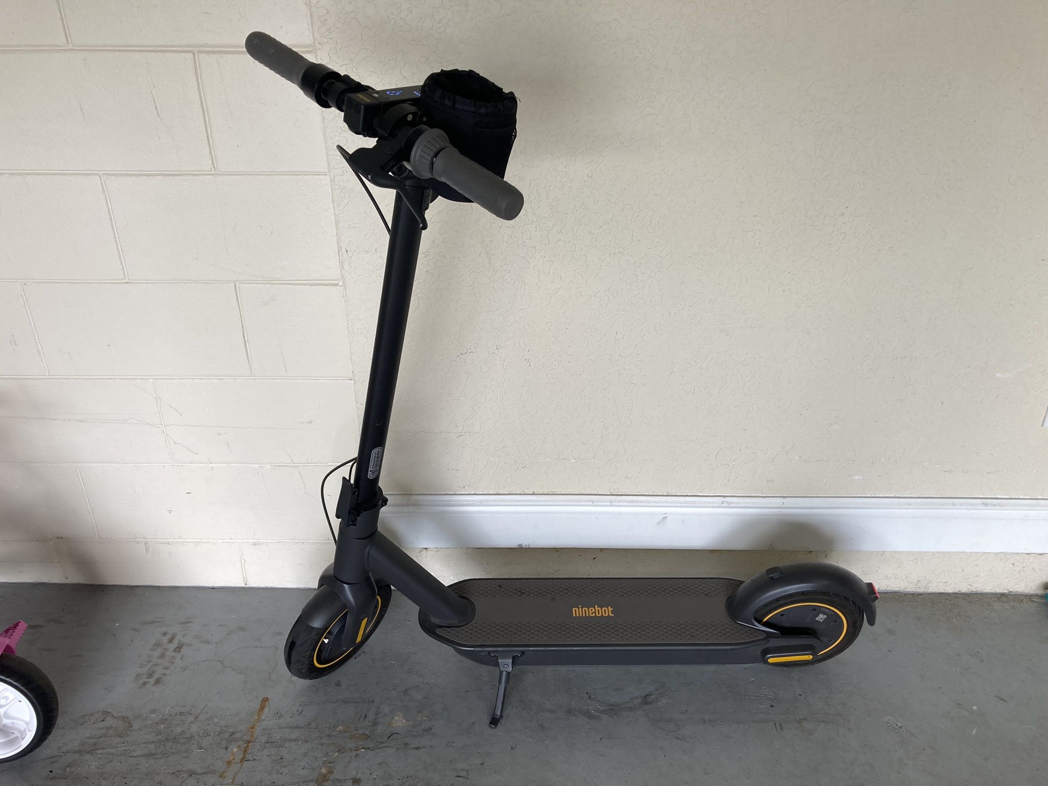 Ninebot Segway Scooter MAX G30P