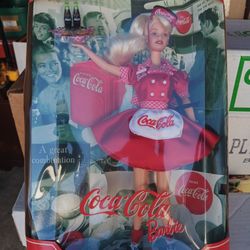 Coca Cola Barbie Waitress First In The Coca Cola Series Collector Edition Rare VINTAGE 1999
