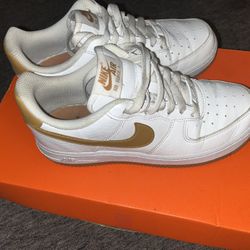 Nikes 