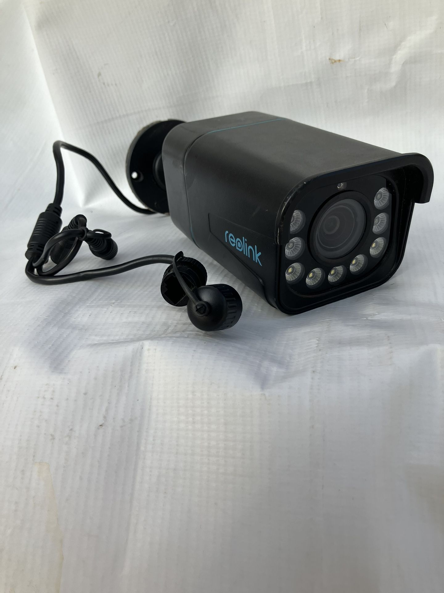 Reolink Security Camera – Wired Outdoor Surveillance