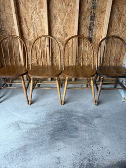 Set of 4 Amish Quaker Wood Windsor Chairs