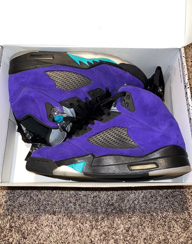 Air Jordan Retro 5 Alternate Grapes Size 8.5 Men’s