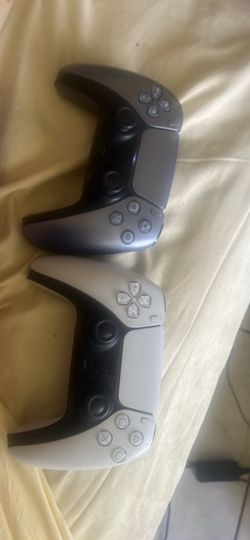 PS5 controllers
