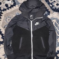Boy Nike Windbreaker Fleece Size L