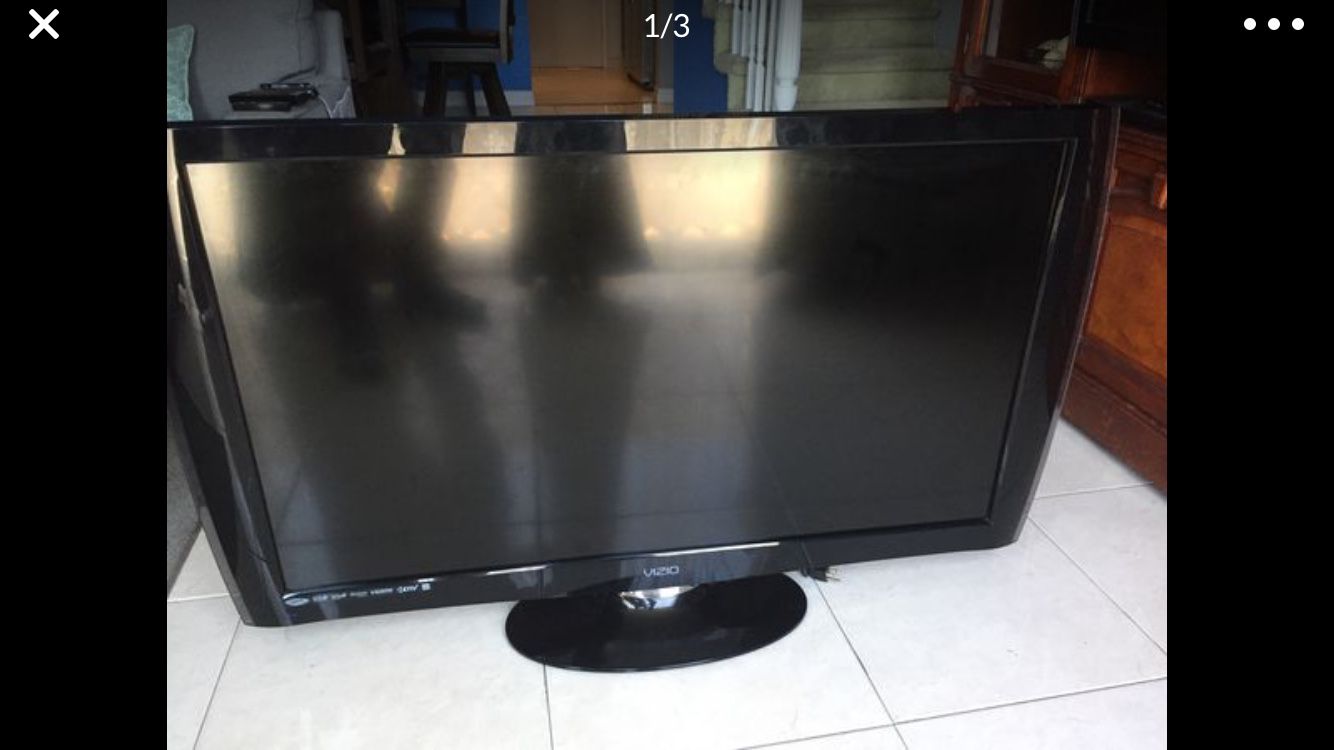Vizio TV 47in M470NV. For parts - does not turn on