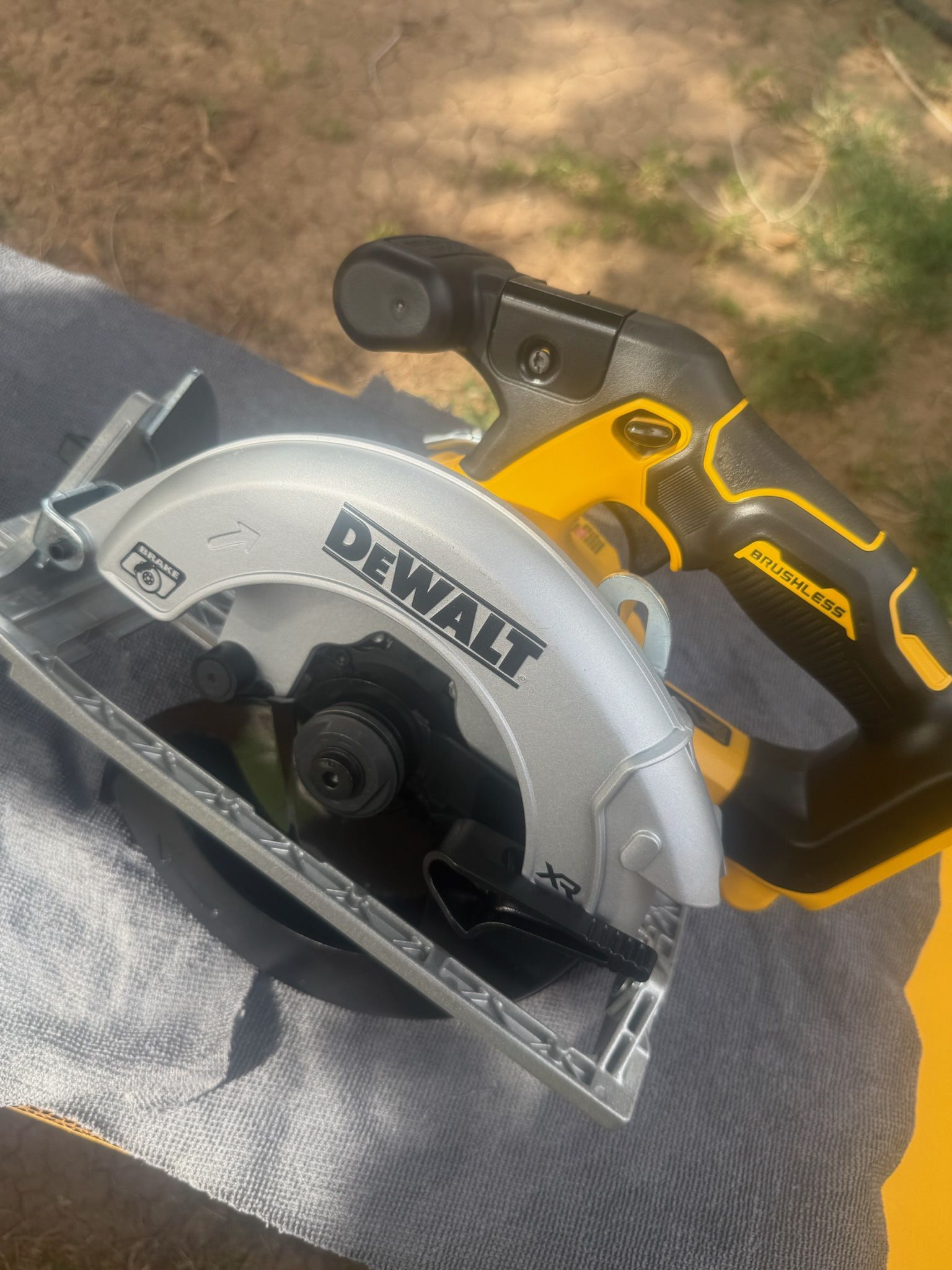 New Dewalt Brushless Xr 6 1/2 Inches Circular Saw Only Tool 