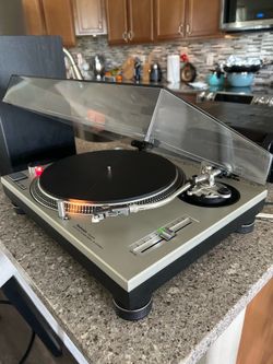 TECHNICS CLASSIC SL1200MK2 vintage turntable