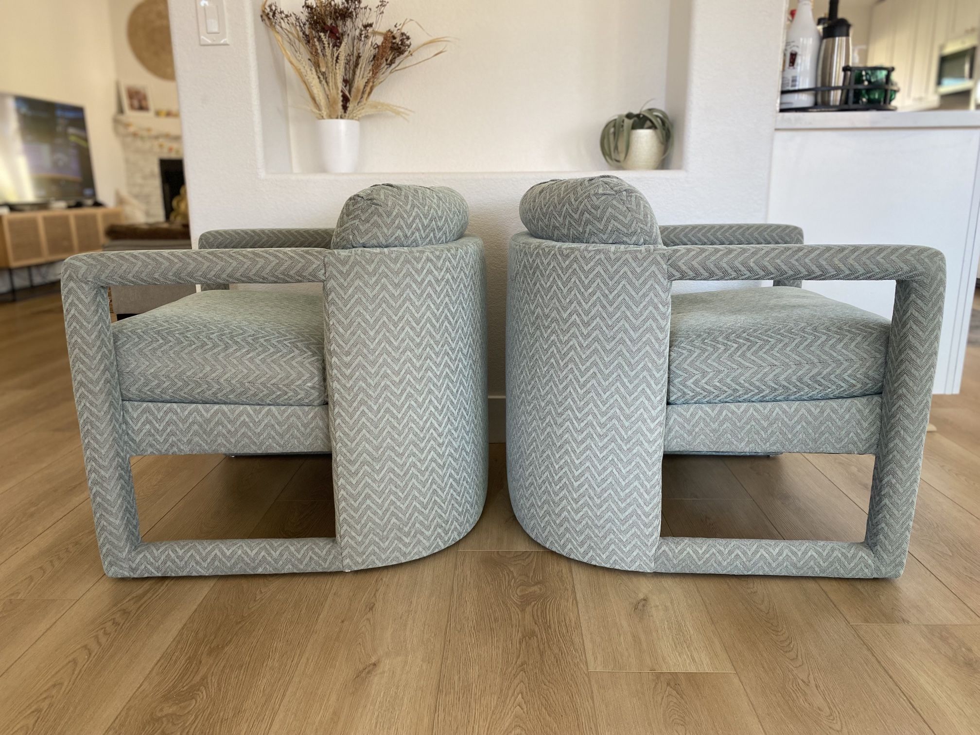Vintage Drexel Barrel Back Lounge Chairs. Like New Condition for Sale