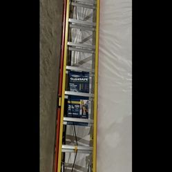 Werner Glidesafe 28-ft (27-ft Reach Height ) Fiberglass Type 1A - 300 lbs. Load Capacity Extension Ladder
