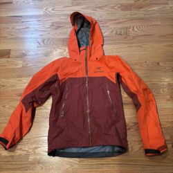 2024 Arc’teryx Beta AR Men’s Size extra small