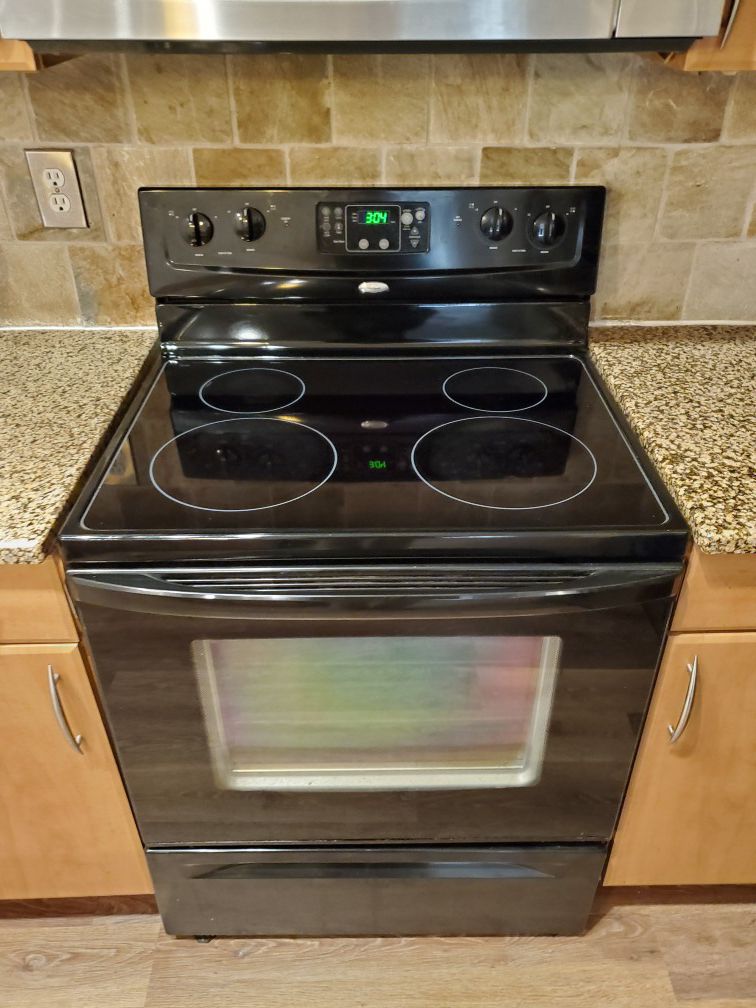 Whirlpool electric Flat cook top stove.