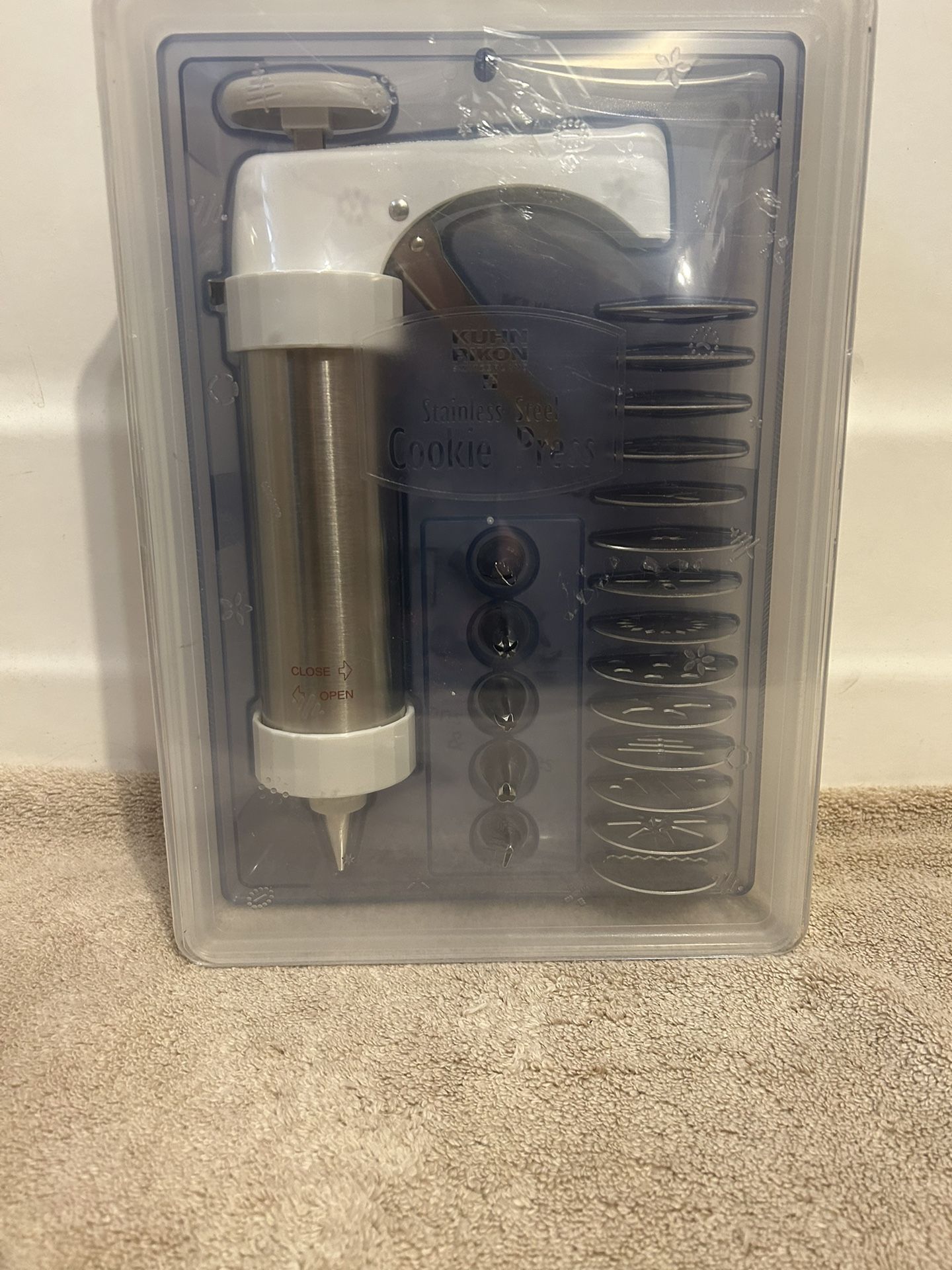 Stainless Steel Cookie Press By: Kuhn Rikon “New” Includes: 14 Metal Cookie Disk, 6 Decorating Icing Tips, Recipes,& Manual In Nice Case For Storage.