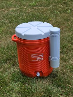 10 gallon orange rubbermaid drinking water coller