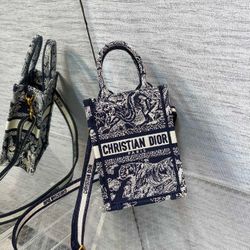 Mini Embroidery Mini Vertical Book Tote Bag               13.5 x 5 x 18 cm