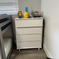 4 Drawer Dresser 