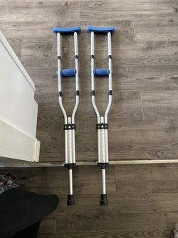 Foldable crutches