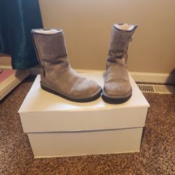 Womens Uggs Size US 8