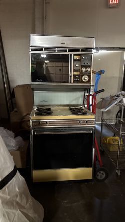 Beautiful Vintage Fully Functional Stove & Microwave 70s 60s