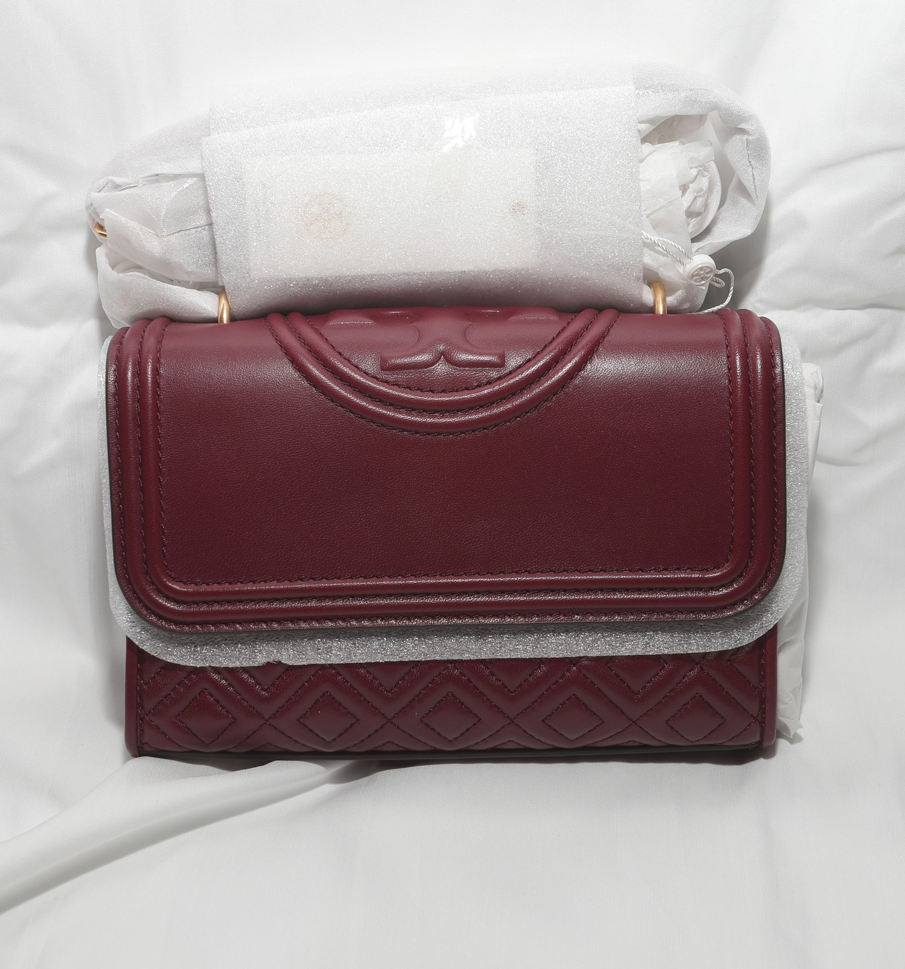 NWT Tory Burch Fleming Small Convertible Shoulder Bag - Imperial Garnet for  Sale in Leonia, NJ - OfferUp