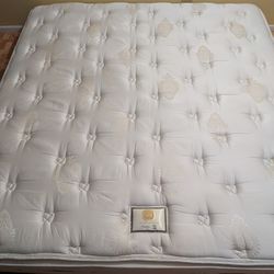 Stearns & Foster K,ing matt,ress 12 inch, medium firm.