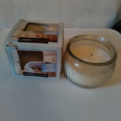 Lumin Essence Candle  Fresh Linen Color Yellow 