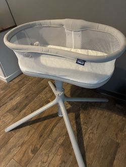 Halo Bassinet with mattress
