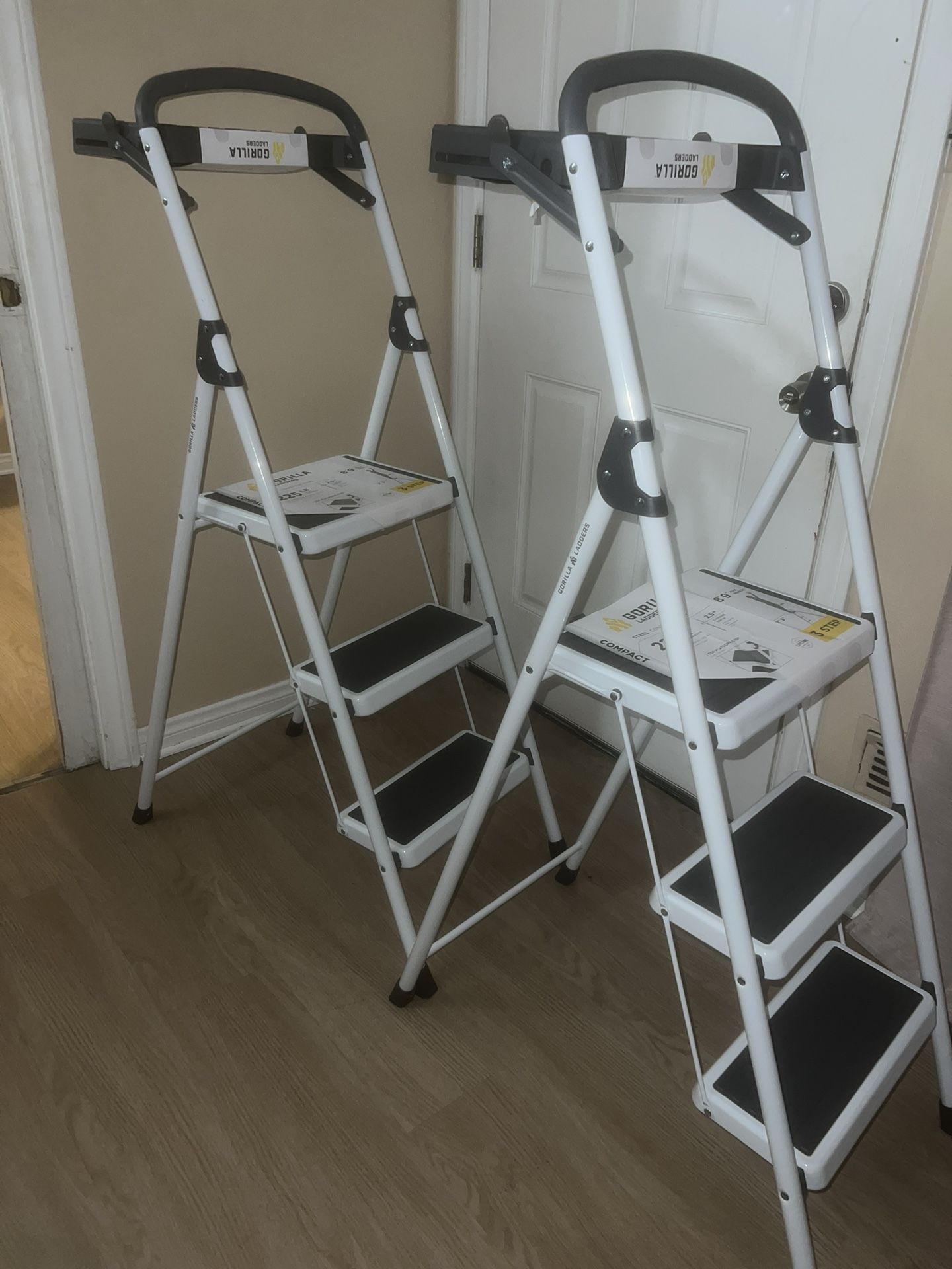 ESCALERAS / Ladder Step Stool
