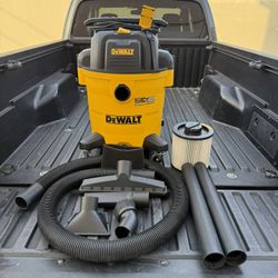 DEWALT Stealthsonic Quiet 12-Gallon 5.5 HP Corded Wet/Dry Shop Vacuum with Accessories