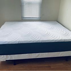 Branded Queen Memory Foam Gel 12”Brand new in plastic Delivery 🚚 Available 