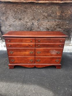 Gorgeous Dresser