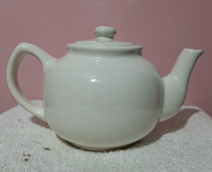 White Ceramic Tea Pot