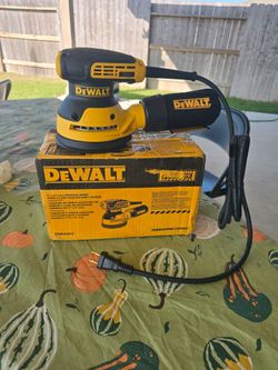 🔥$70 FIRM PRICE 🔥 3 Amp Corded 5 in. Variable Speed Random Orbital Sander