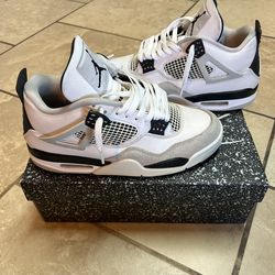 Jordan 4 Metallic black