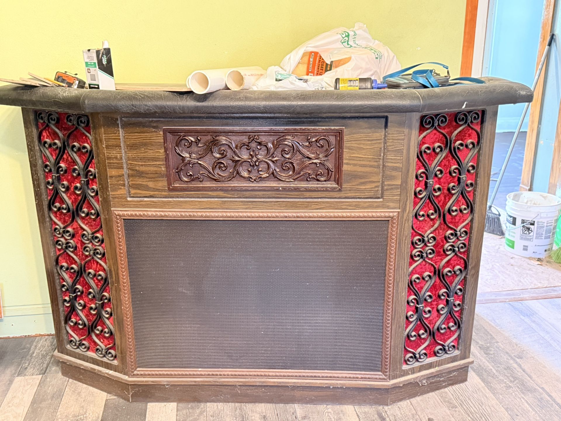 Radio Turn Table With A’s Track Bar