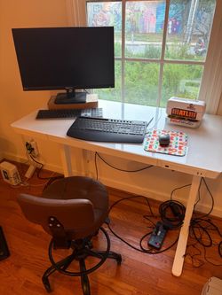 Standing adjustable desk