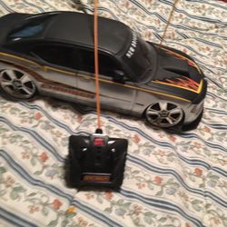 Black/silver R/c Car