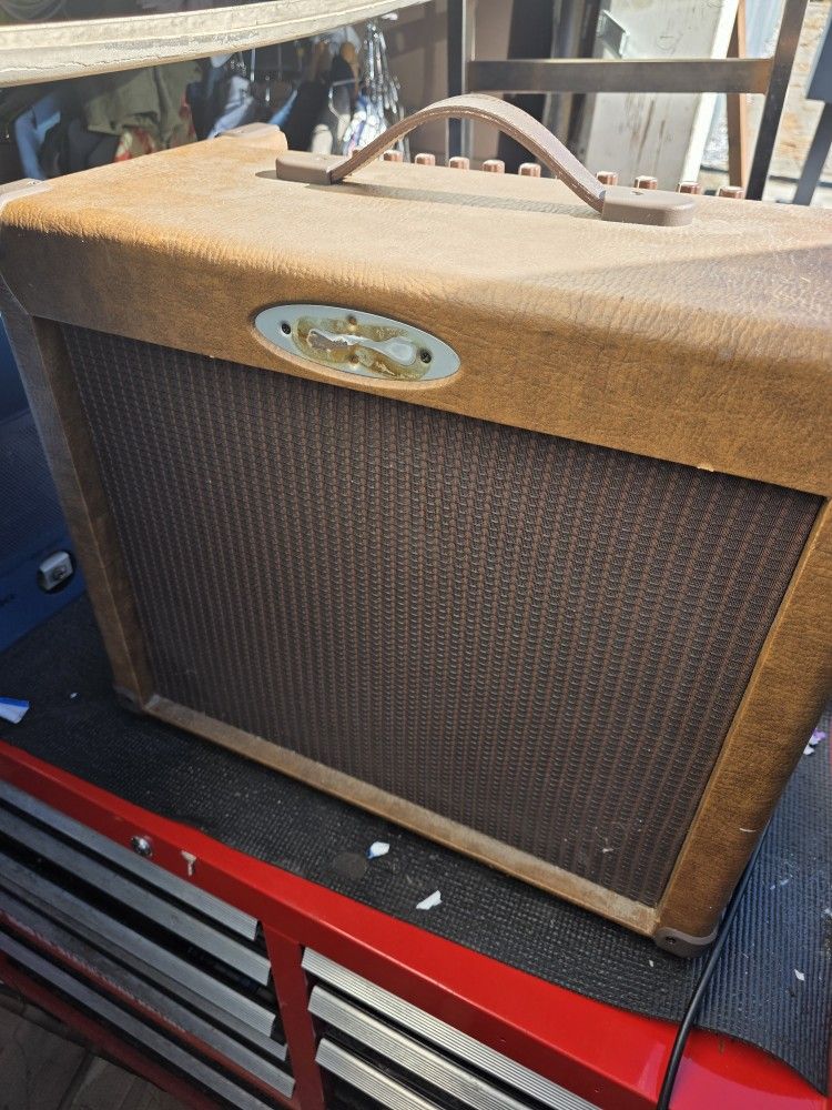 Vintage Sienna 65 By Kustom Portable Guitar Amplifier Amp works great