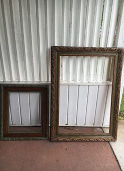 (2) VINTAGE PICTURE FRAMES