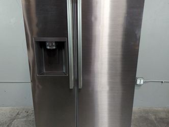 LG 27 cu. ft. Standard-Depth, Side-by-side Refrigerator, with Ice and Water and Bar Handle Design (LS27T3230S-D-F424)