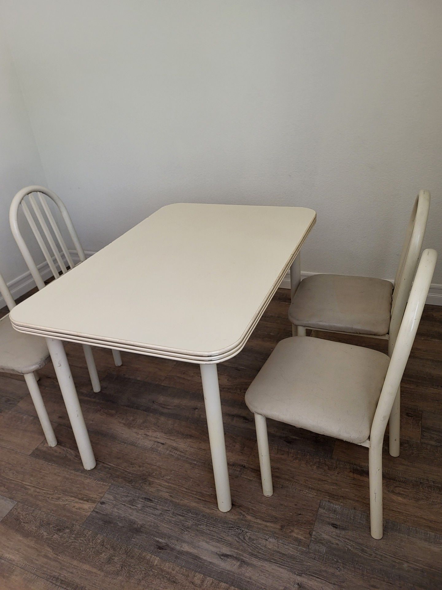 Table with 4 Chairs