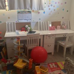 Two Kids Desk 