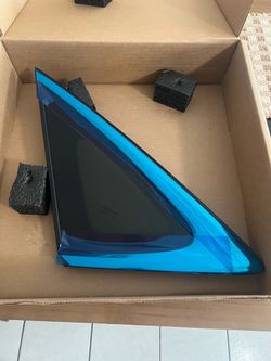 Lexus NX left side quarter glass