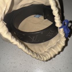 Louis Vuitton Reversible Belt Sz 34 (Good Condition)