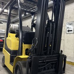 YALE forklift, latest model 5000 lb, 3 stage, side shift 