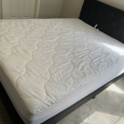 Queen size mattress with topper 